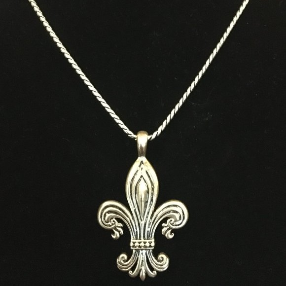 Vintage Retro Fleur de Lis Pendant and Necklace - Picture 6 of 12